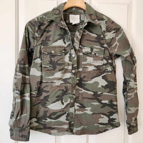 Forever 21 Tops - Forever 21 Camouflage Shirt Long Sleeves Snaps Camo Military Utility Edgy Small